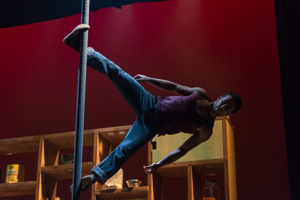 Chinese pole acrobatics at The 7 Fingers' Cuisine and Confessions 